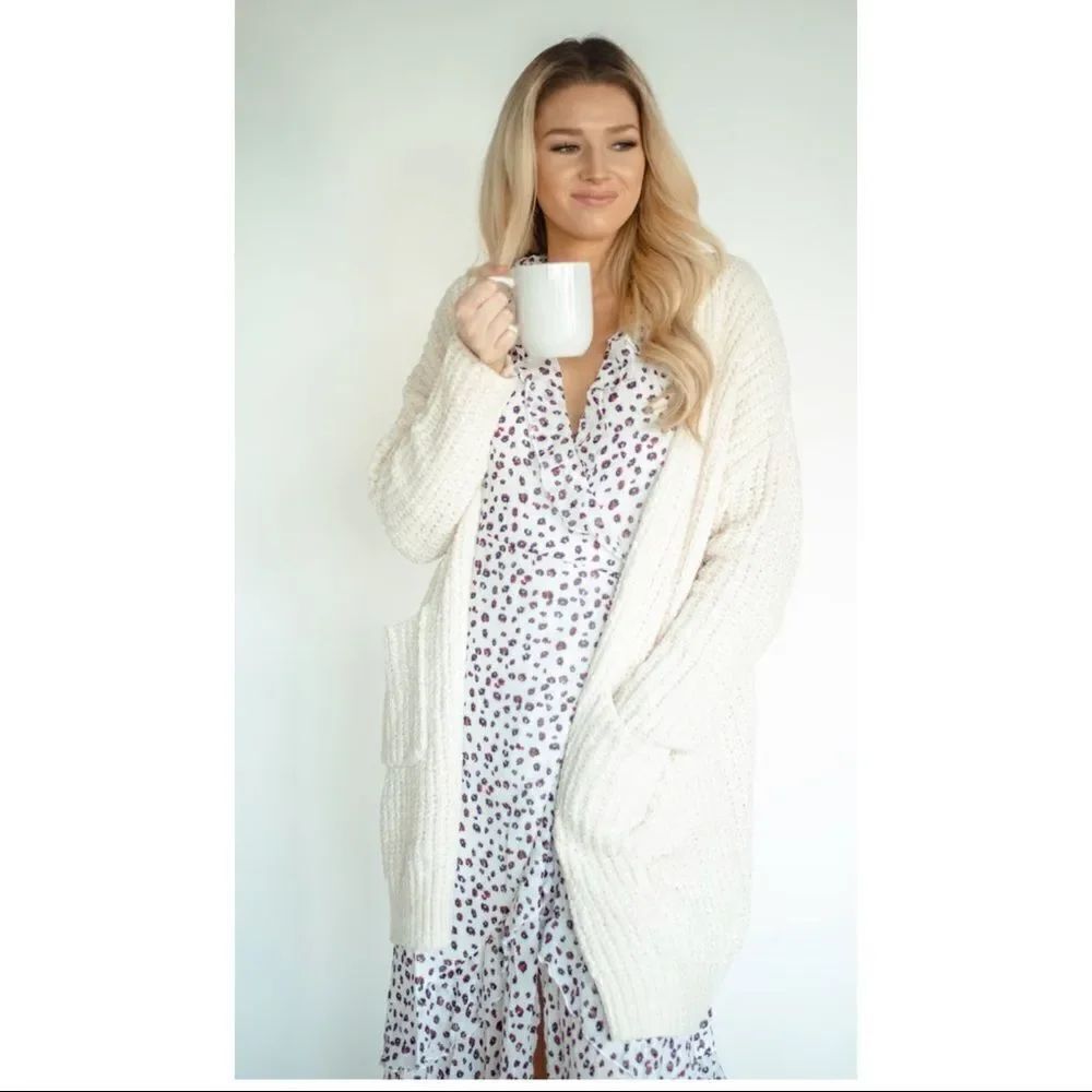 ✨ LOREN WRAP DRESS✨ - Picture 4 of 6